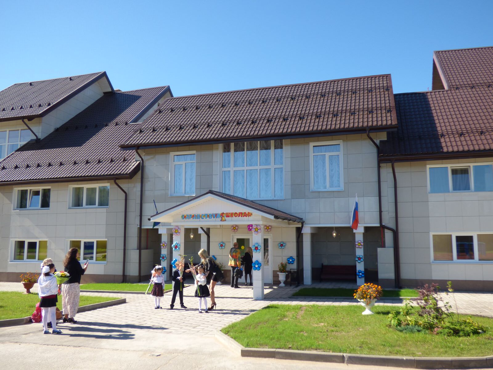 Частная школа 5000 кв. м. 4 корпуса – кирпич, 1 корпус – металлокаркас.