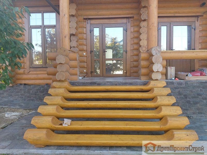 Внутреняя отделка в доме из оцилиндрованных бревен 280 мм.