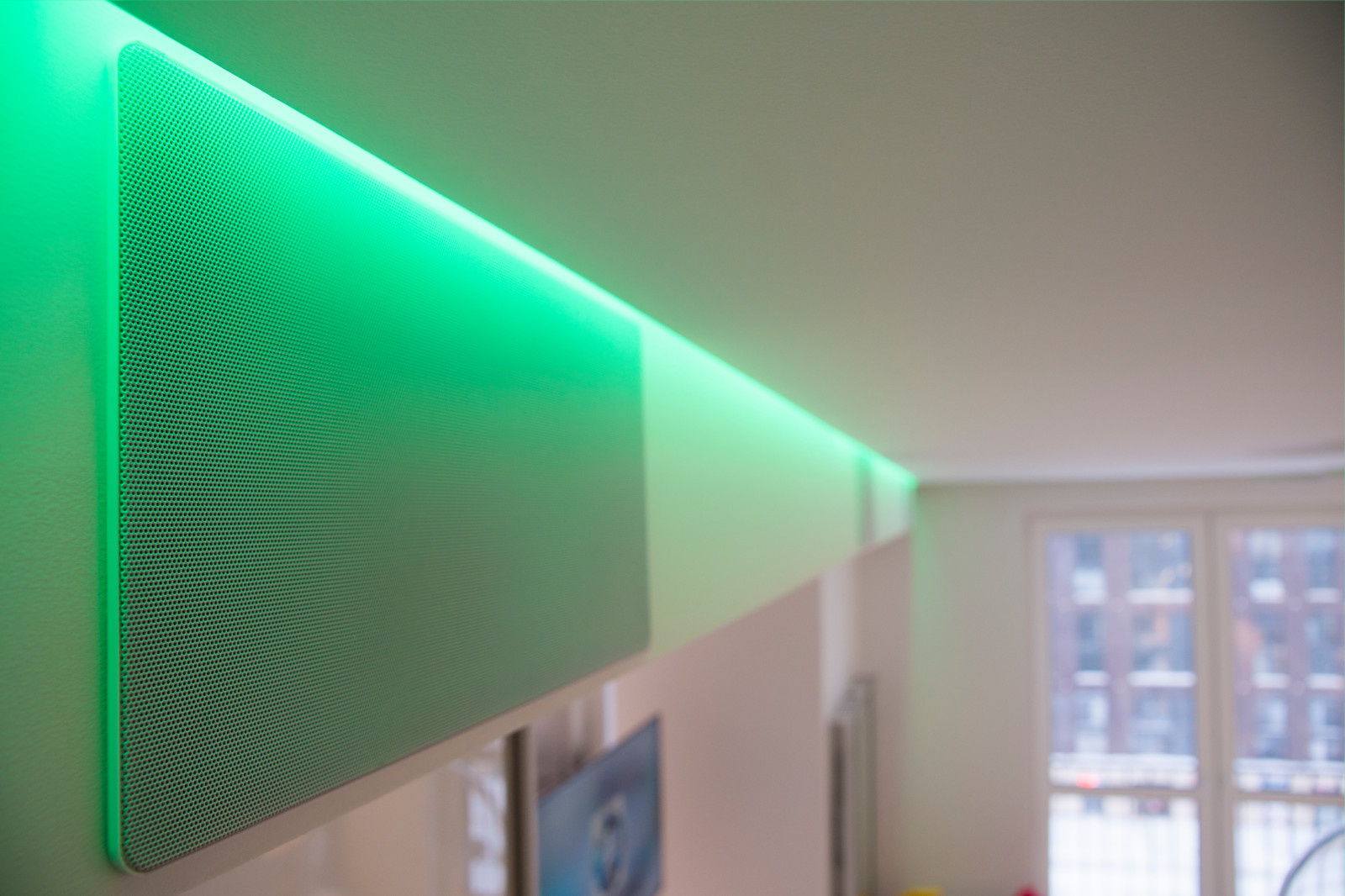 Встраиваемая в стену акустика