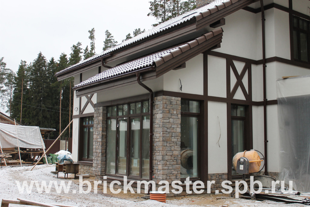 Загородный дом в стиле "Альпийское шале" из газобетона в Рощино.