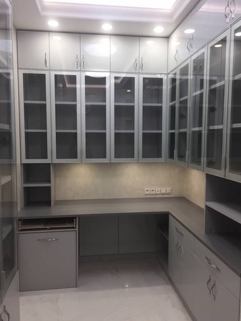 Под стеклом