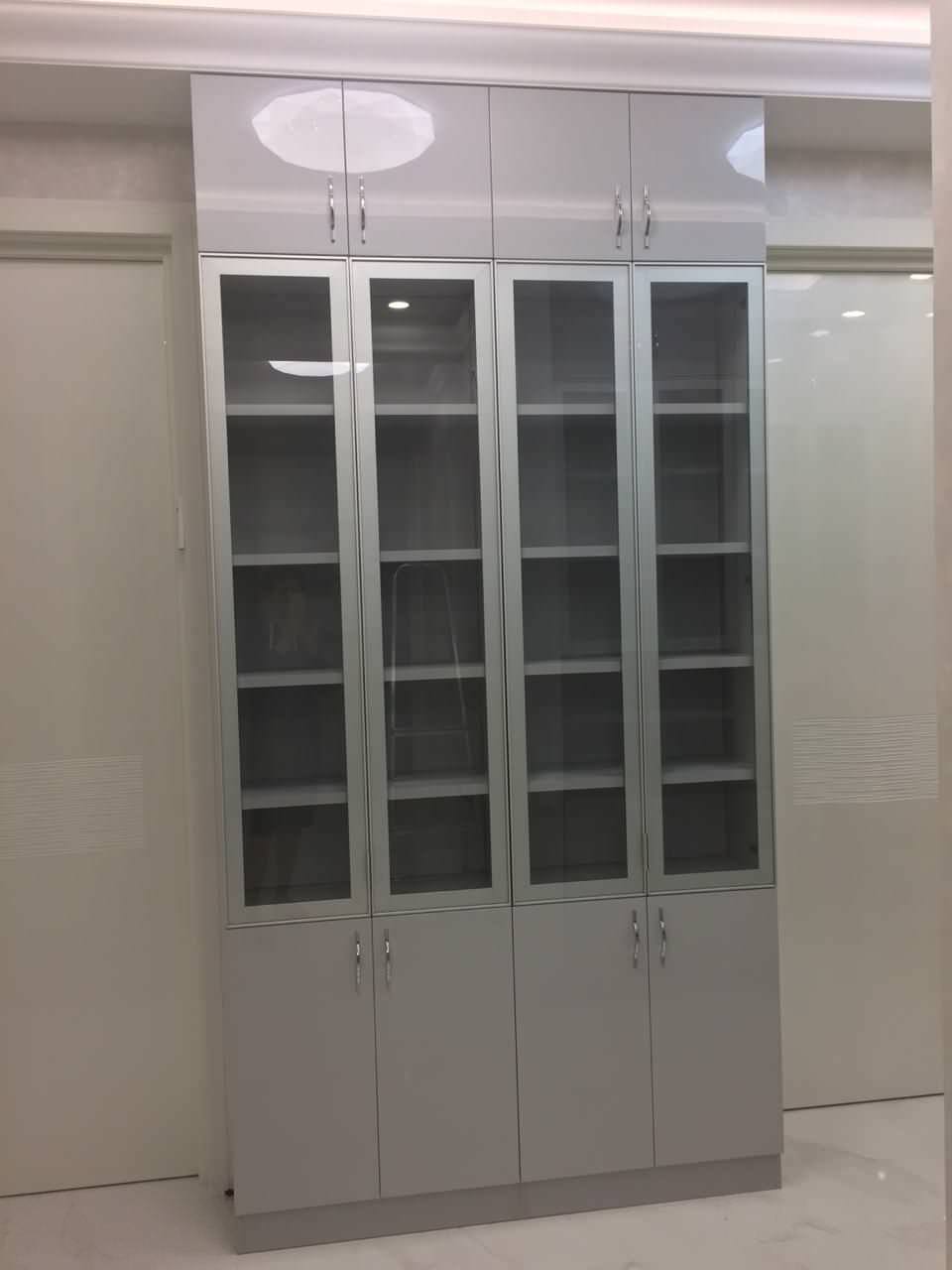 Под стеклом