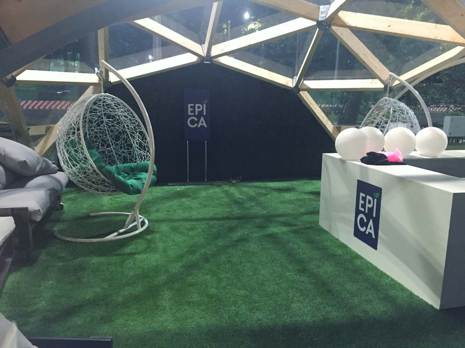 Аренда стены из искусственных растений для шатра Epica