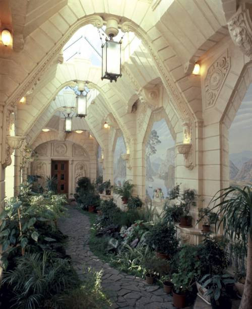 Частный дворцовый комплекс "Белый Замок"