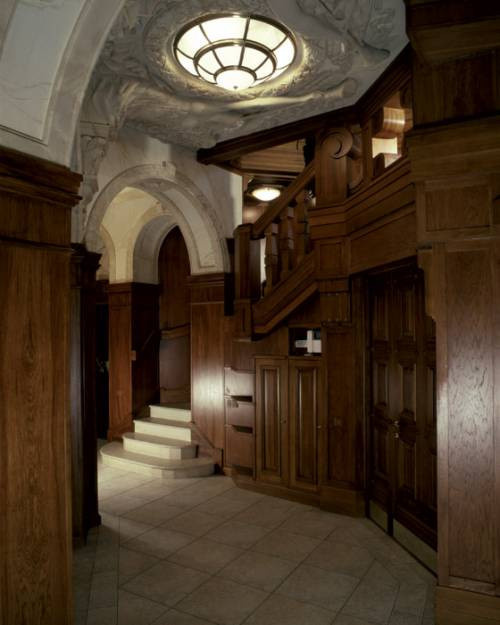 Частный дворцовый комплекс "Белый Замок"