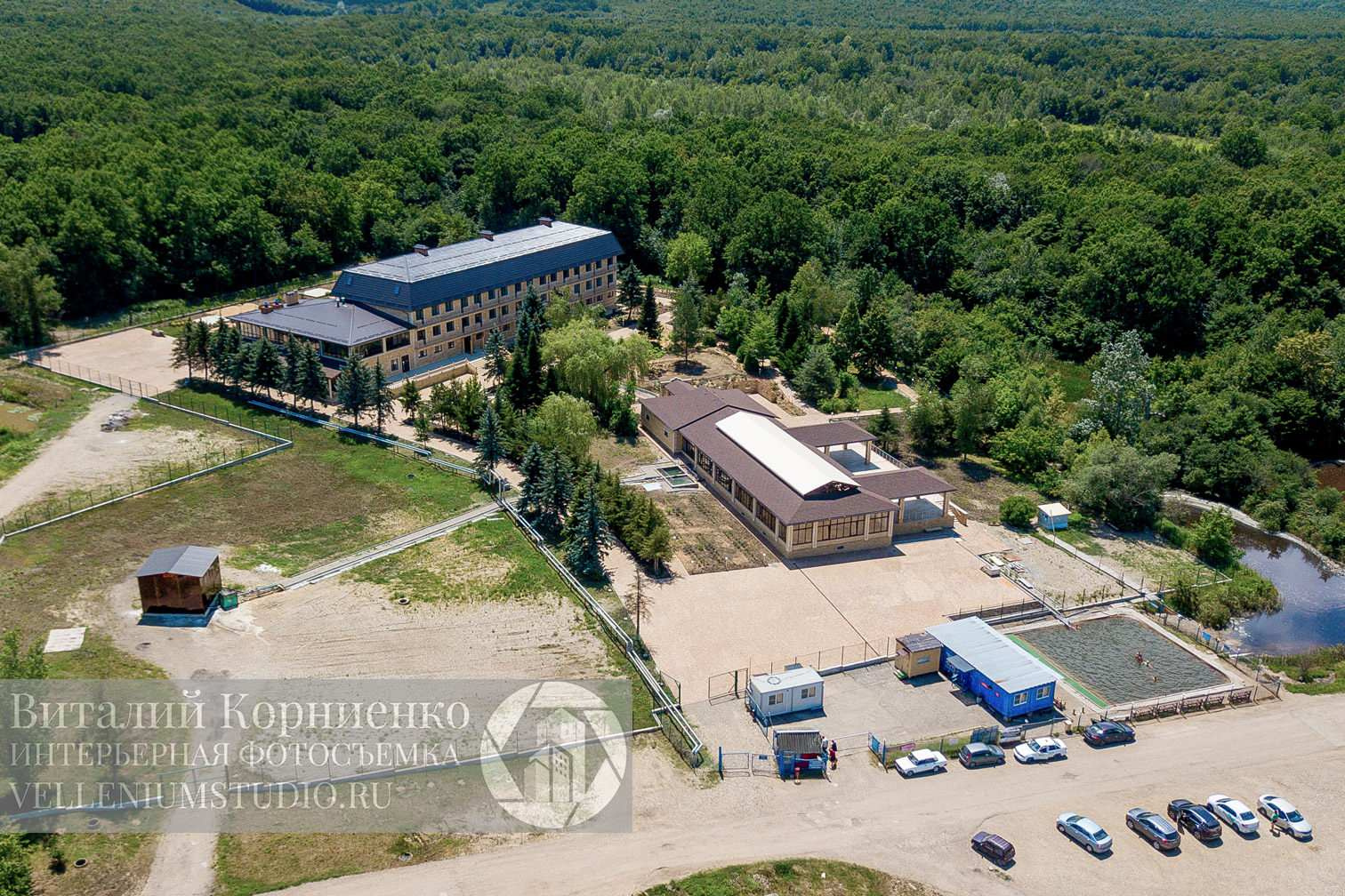 2019 год .Фотосъемка фасада отеля и его территорий