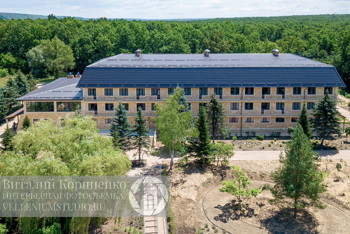 2019 год .Фотосъемка фасада отеля и его территорий