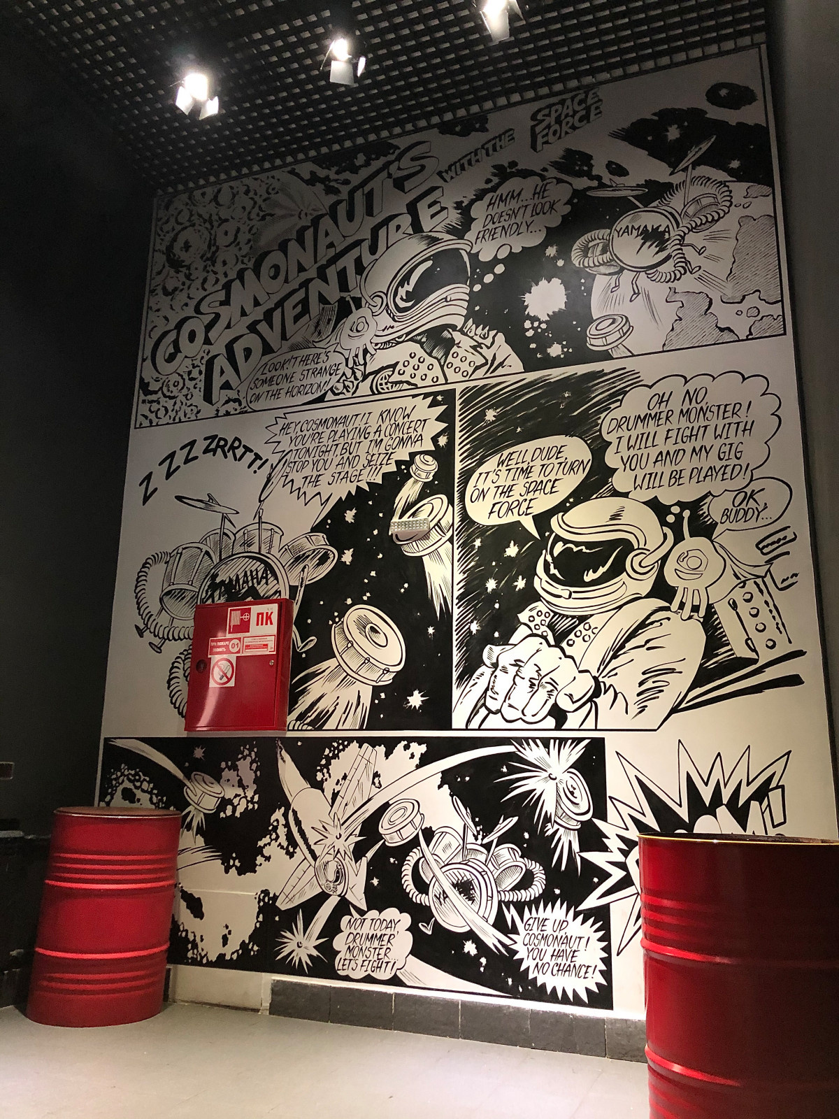 Обложка проекта: Роспись стен в клубе «Космонавт»