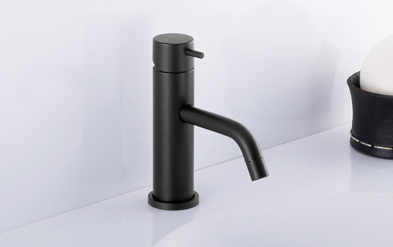 Черные смесители для ванной комнаты