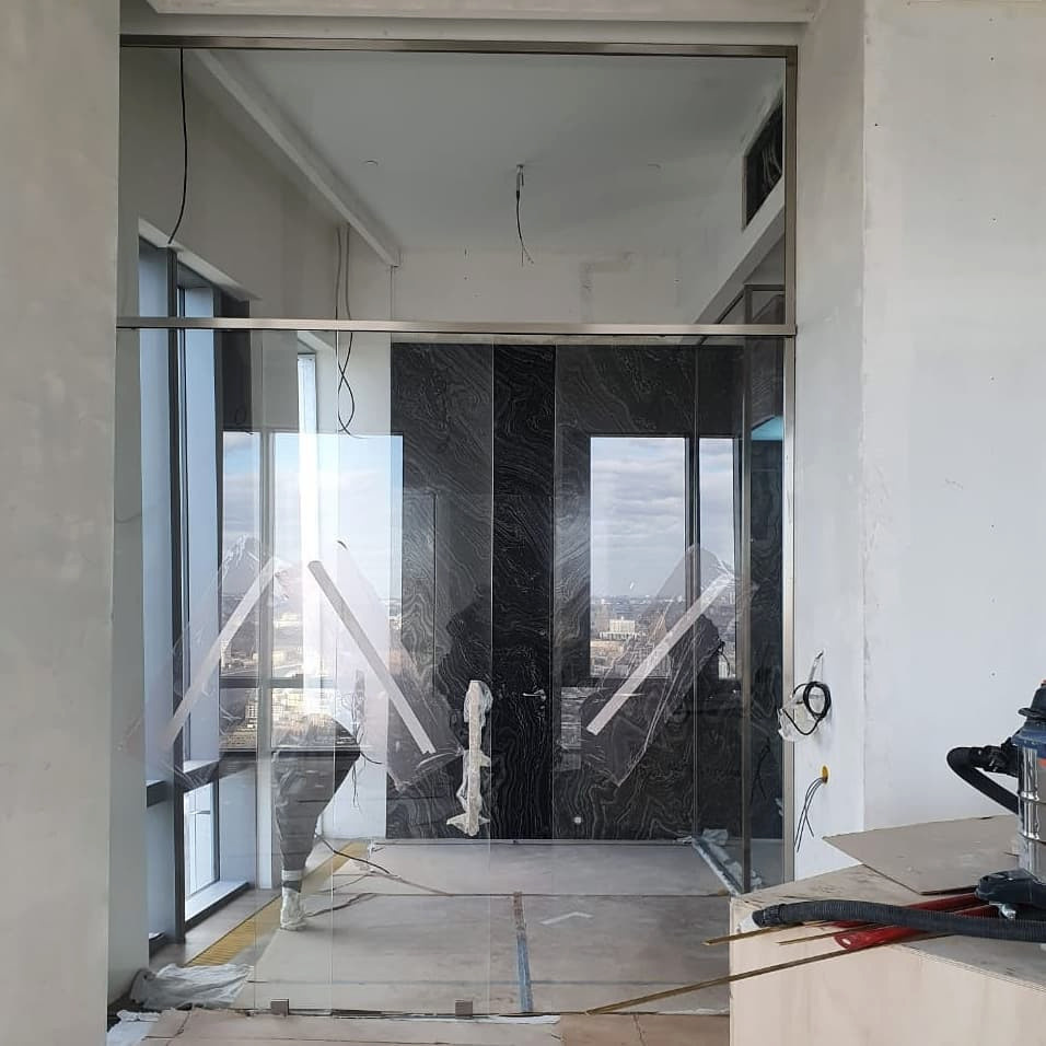 Перегородки высотой 3,6 м, собранные на Mwe_edelstahlmanufaktu