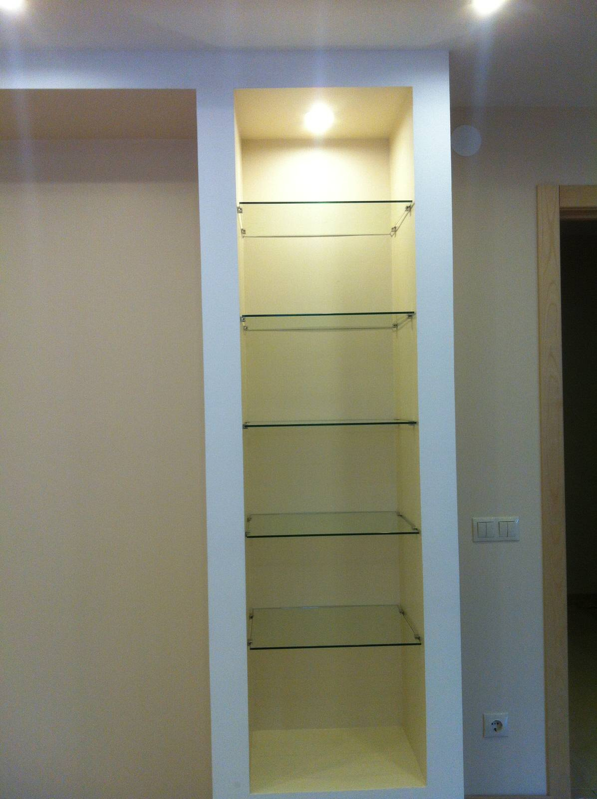 Полки из стекла