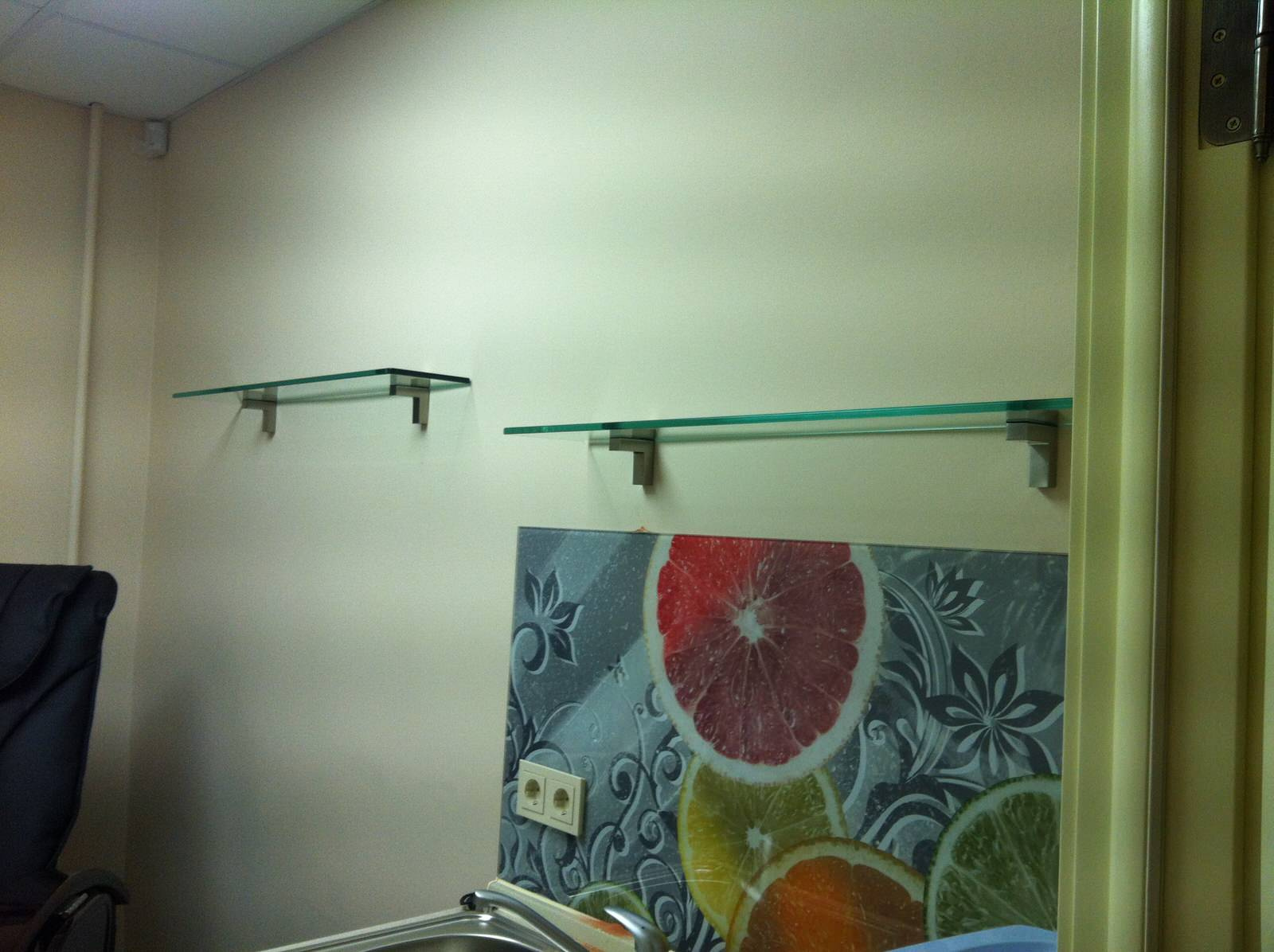 Полки из стекла