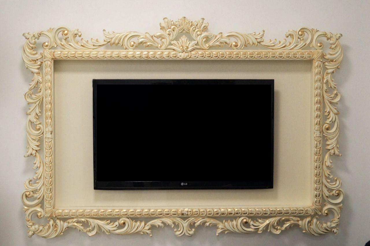 Телевизор в багете