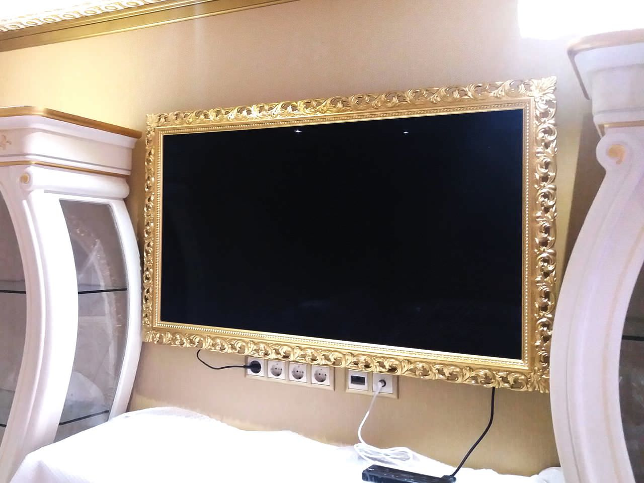 Телевизор в багете