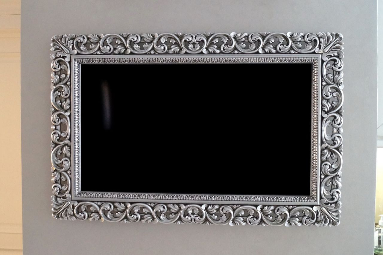 Телевизор в багете