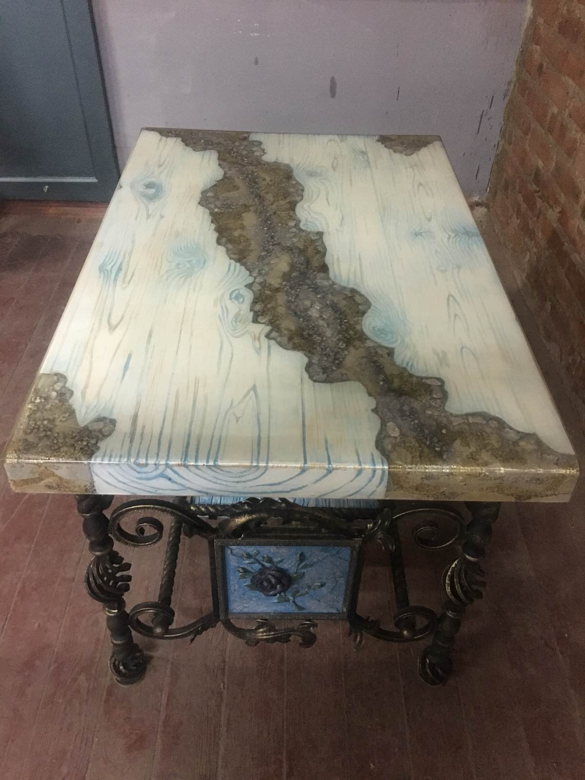 Стол ручной работы