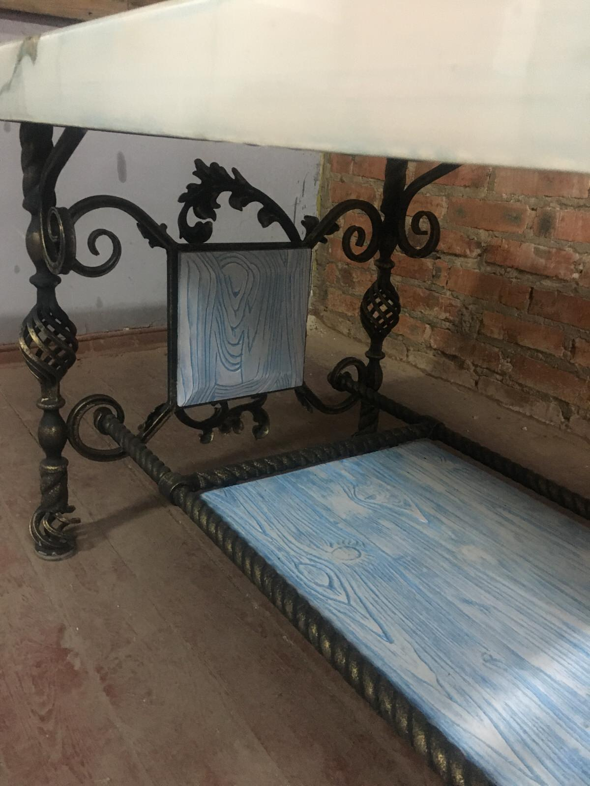 Стол ручной работы