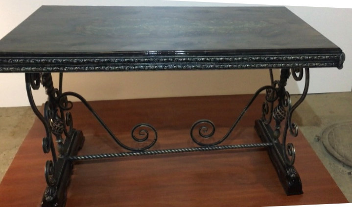 Обложка проекта: стол река