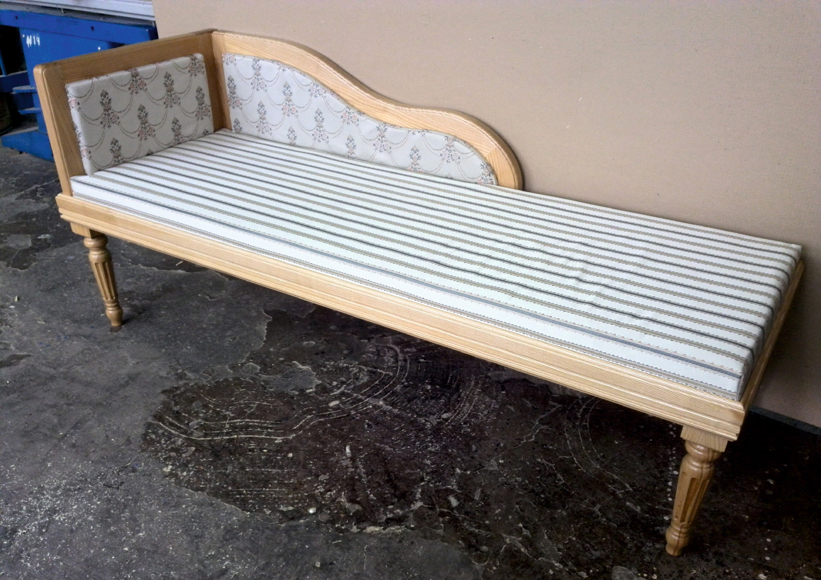 Банкетки, скамейки, диванчики