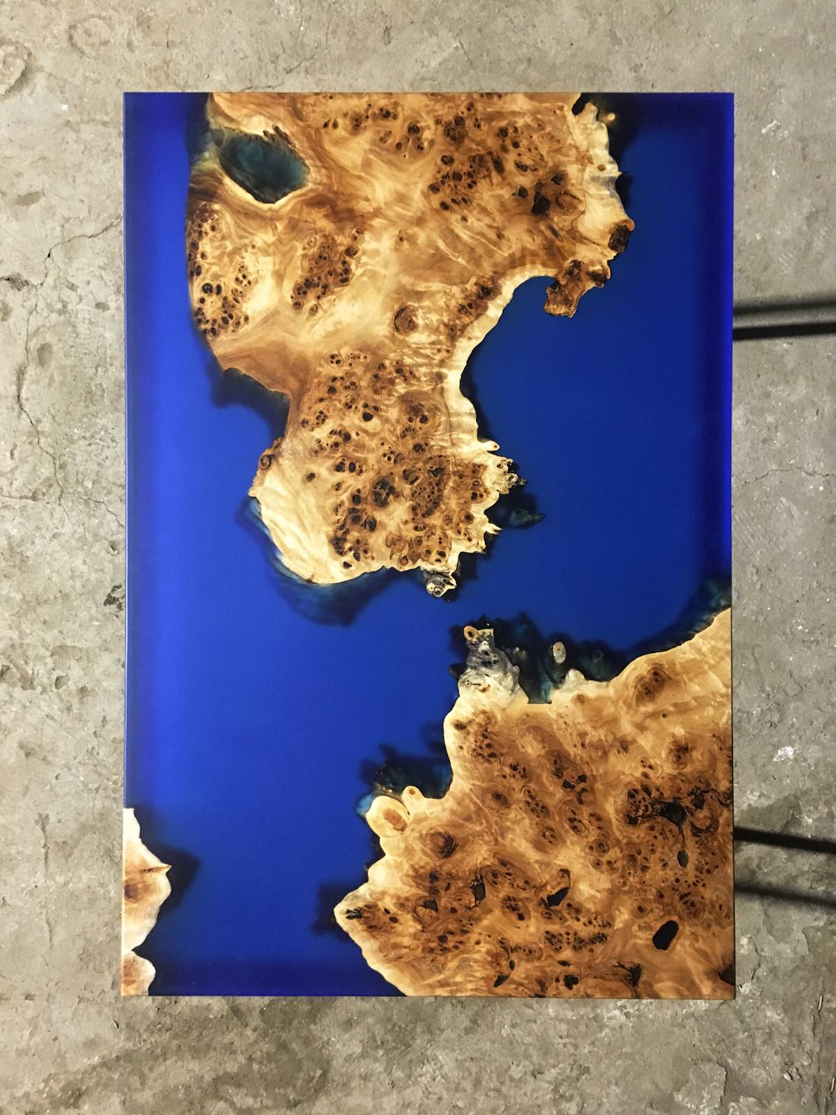 Журнальный столик с полимером