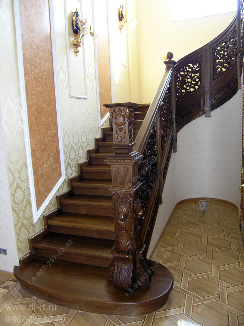 Лестница с резьбой