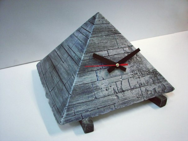 Обложка проекта: Декоративные статуэтки, часы