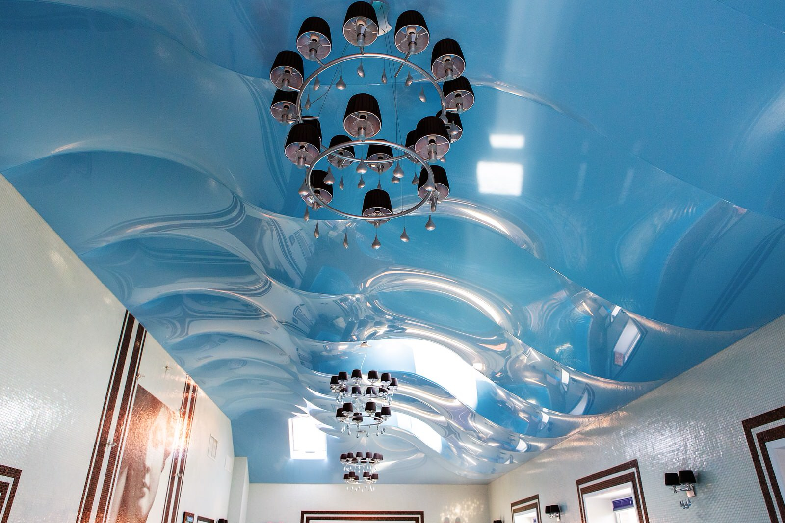 Потолок в бассейне