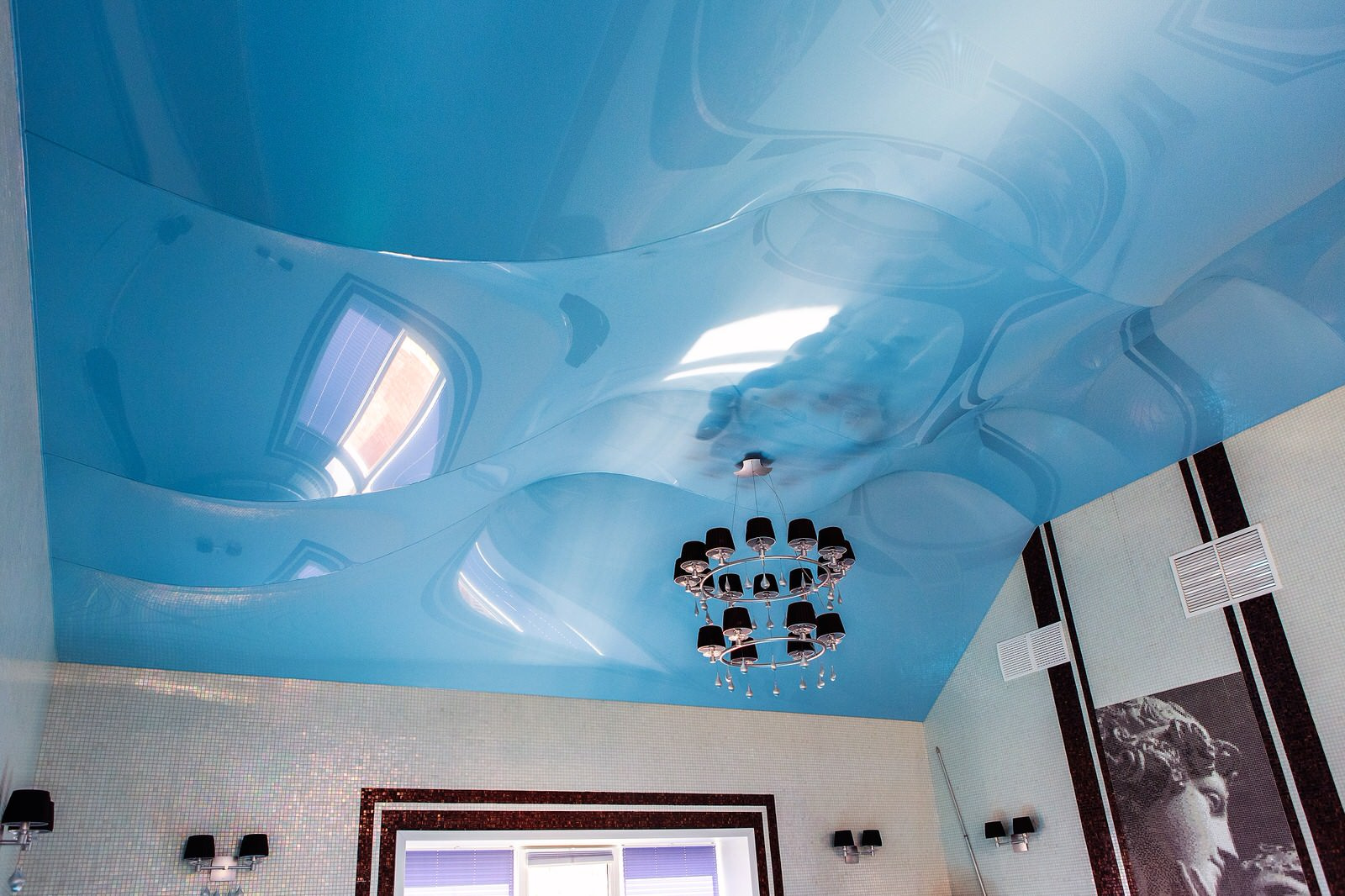 Потолок в бассейне