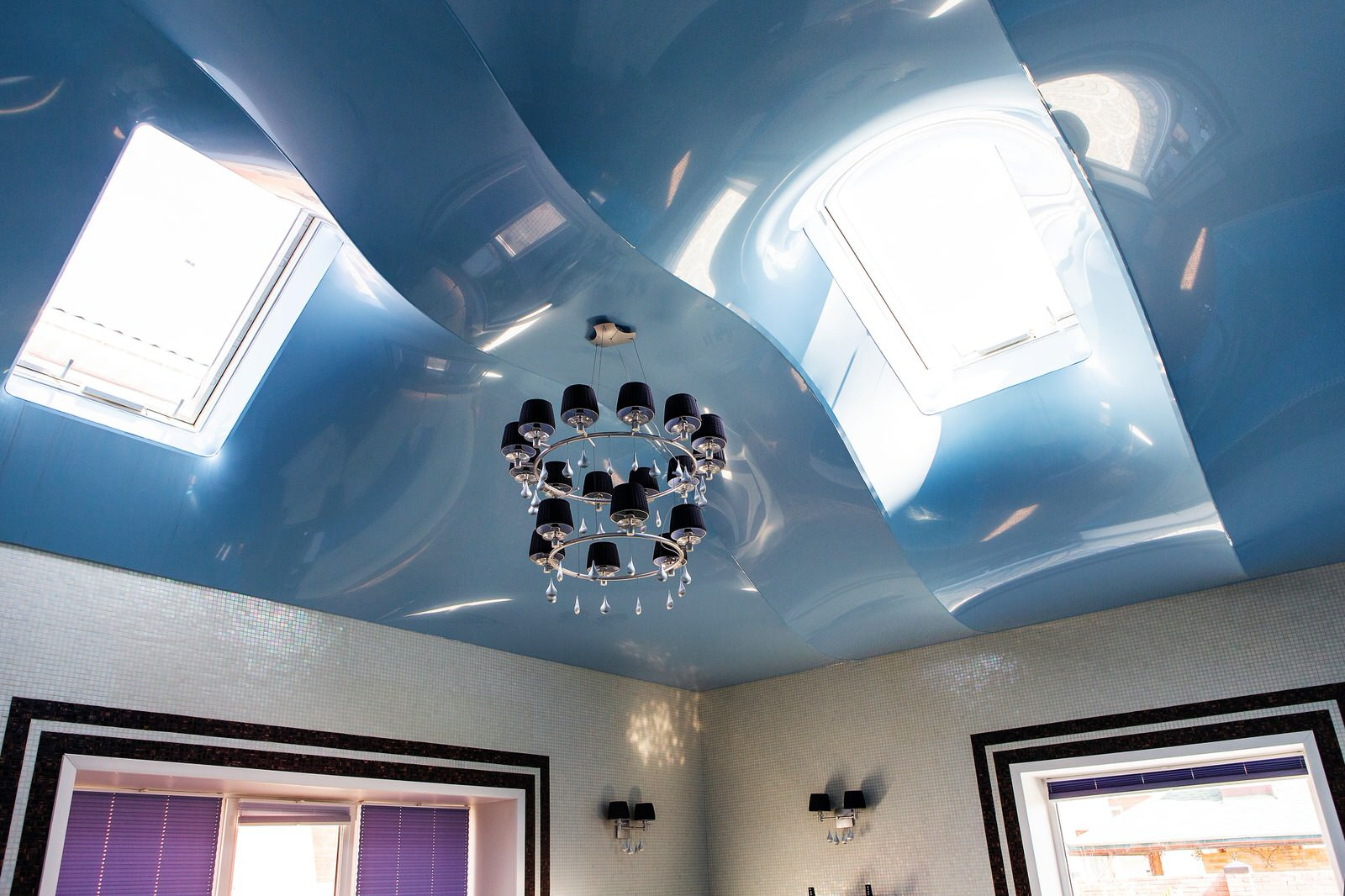 Потолок в бассейне