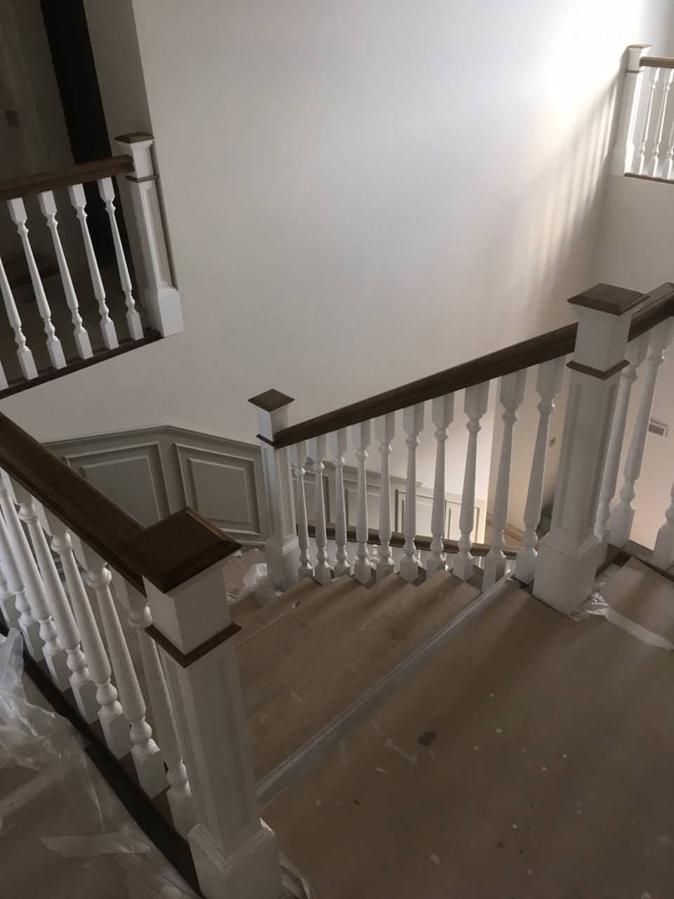 Лестница из массива дуба взагородный дом