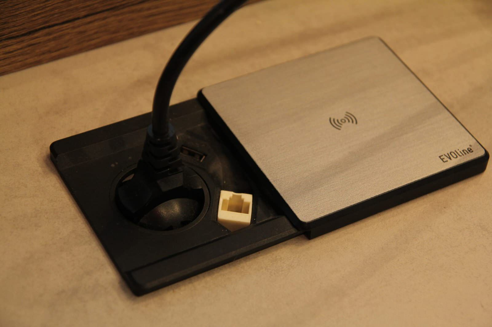 Кухня Nobilia: текстура бетона и дуба