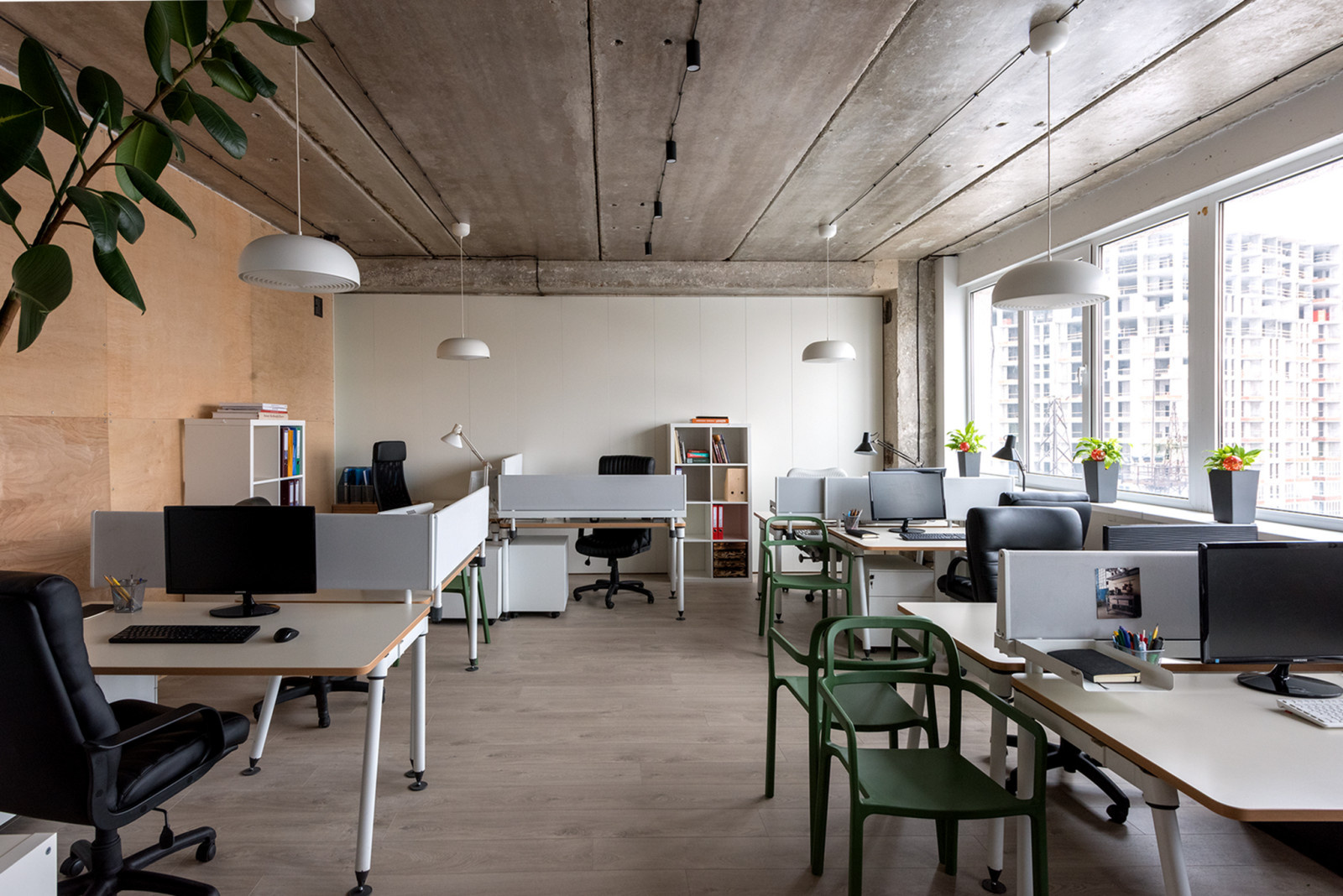 Офис мечты - светлое помещение без внутренних перегородок