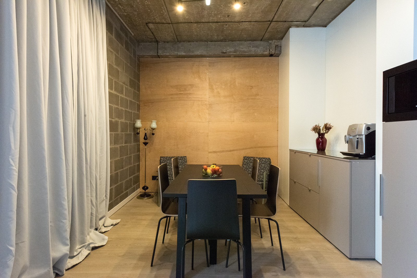 Офис мечты - светлое помещение без внутренних перегородок