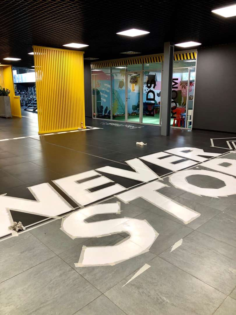 Роспись пола в фитнес - клубе