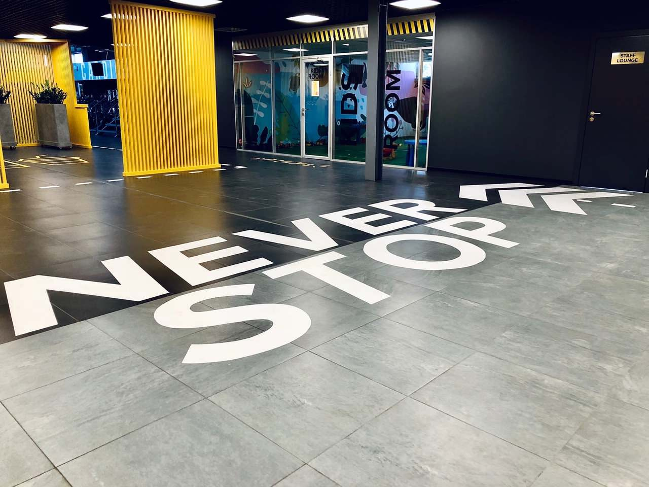 Роспись пола в фитнес - клубе