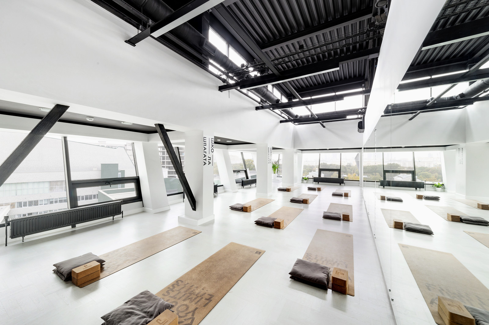 Обложка проекта: Студия TOPSTRETCHING "Крымский Вал"