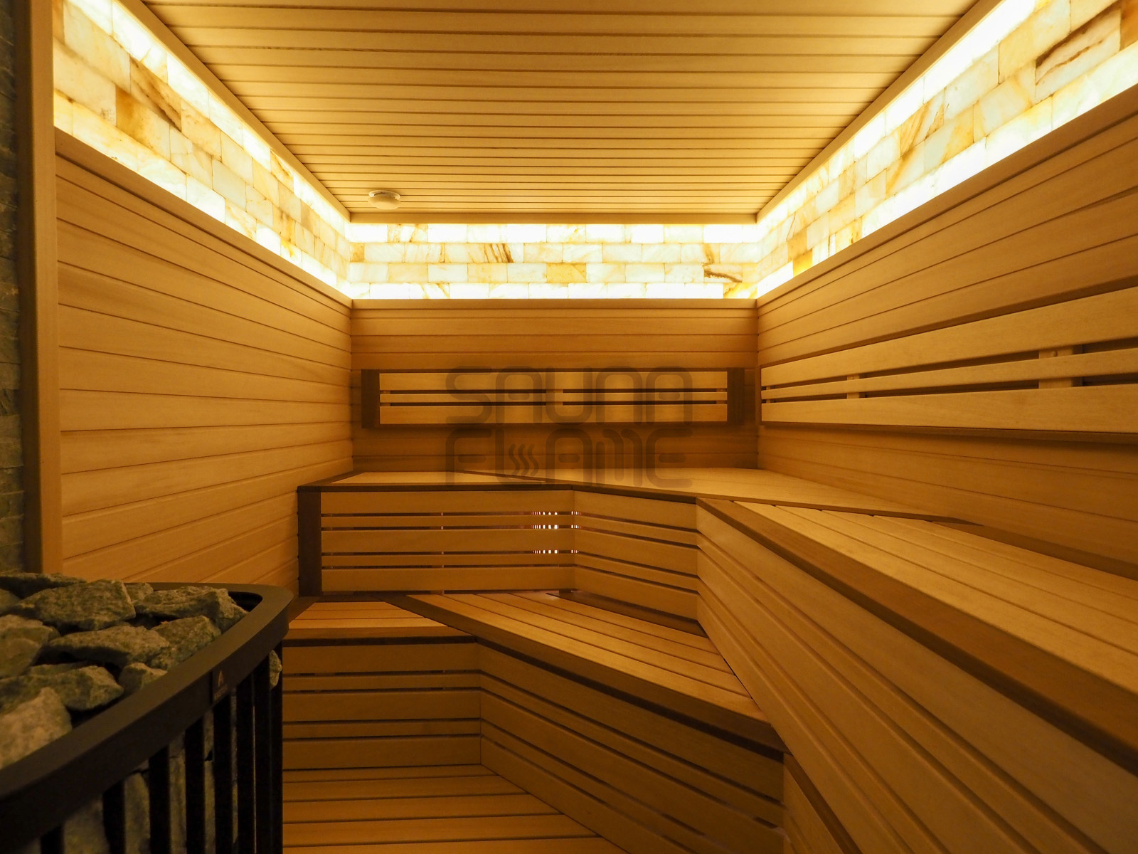 Сауна с соляным панно