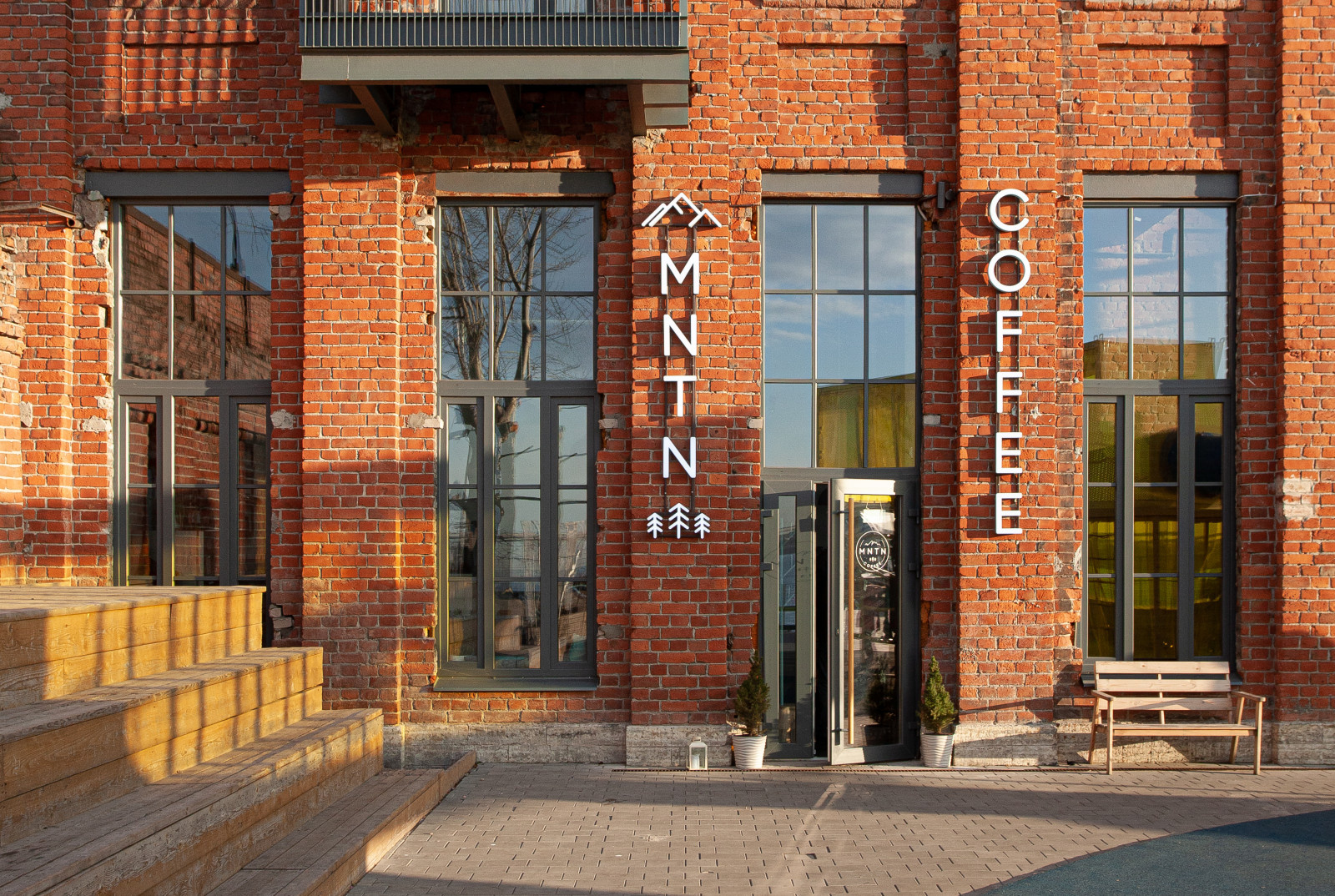 Обложка проекта: NMTN coffee -  кофейня в Севкабель Порт