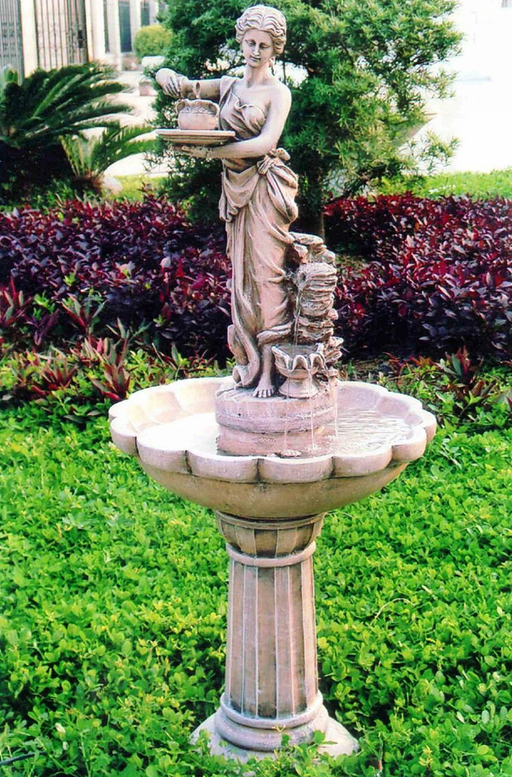 Обложка проекта: Скульптурный фонтан из мрамора "Античная красотка у водопада"