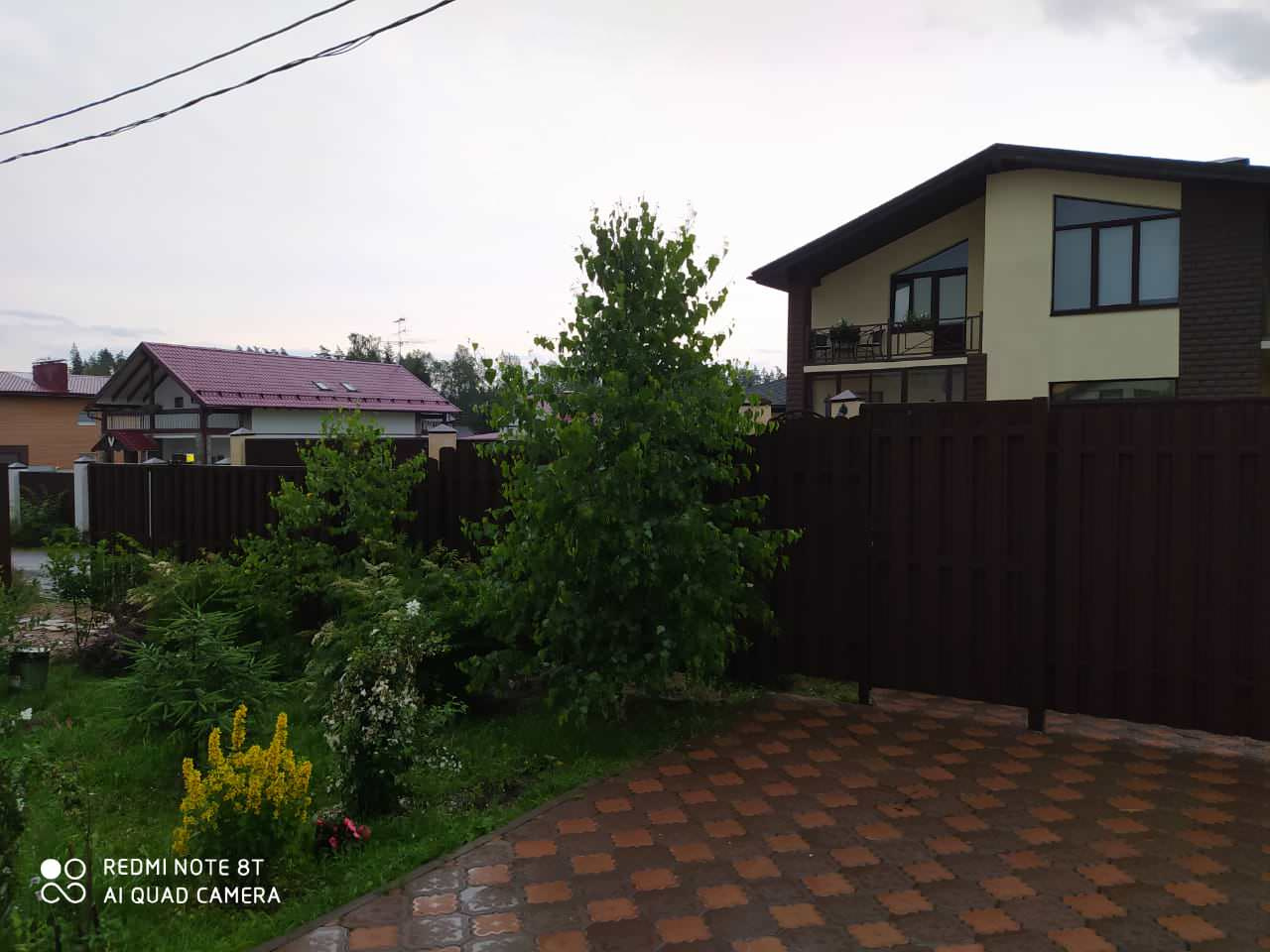 Обложка проекта: Установка забора из штакетника "Шахматка" с откатными воротами с автоматикой.