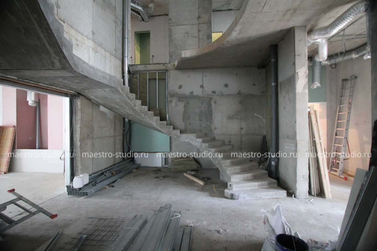 Фото "До" | Железобетонный каркас лестницы холла