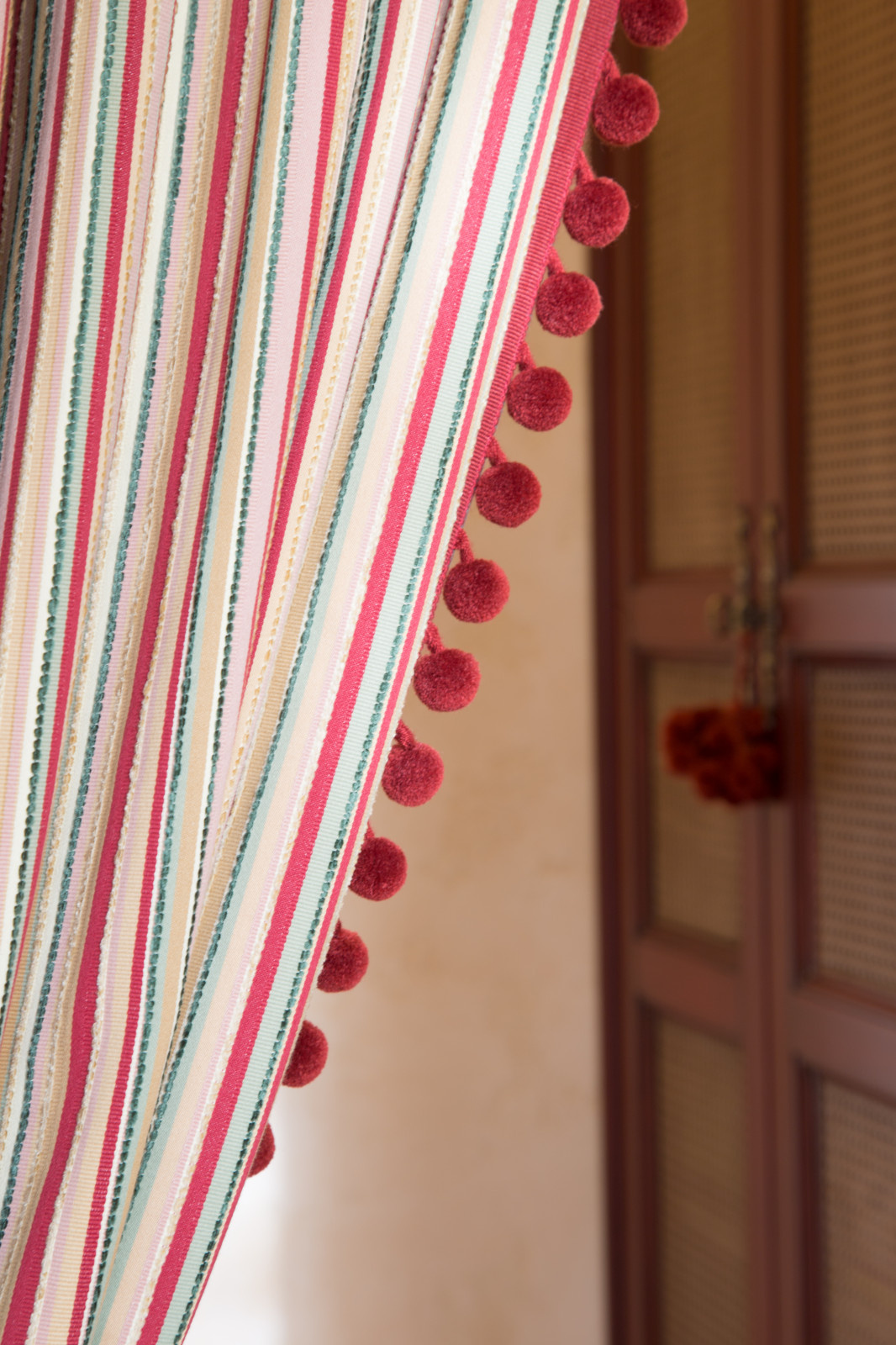 Интерьер гостевого дома в стиле Прованс. Интерьер бассейна (150 кв м)