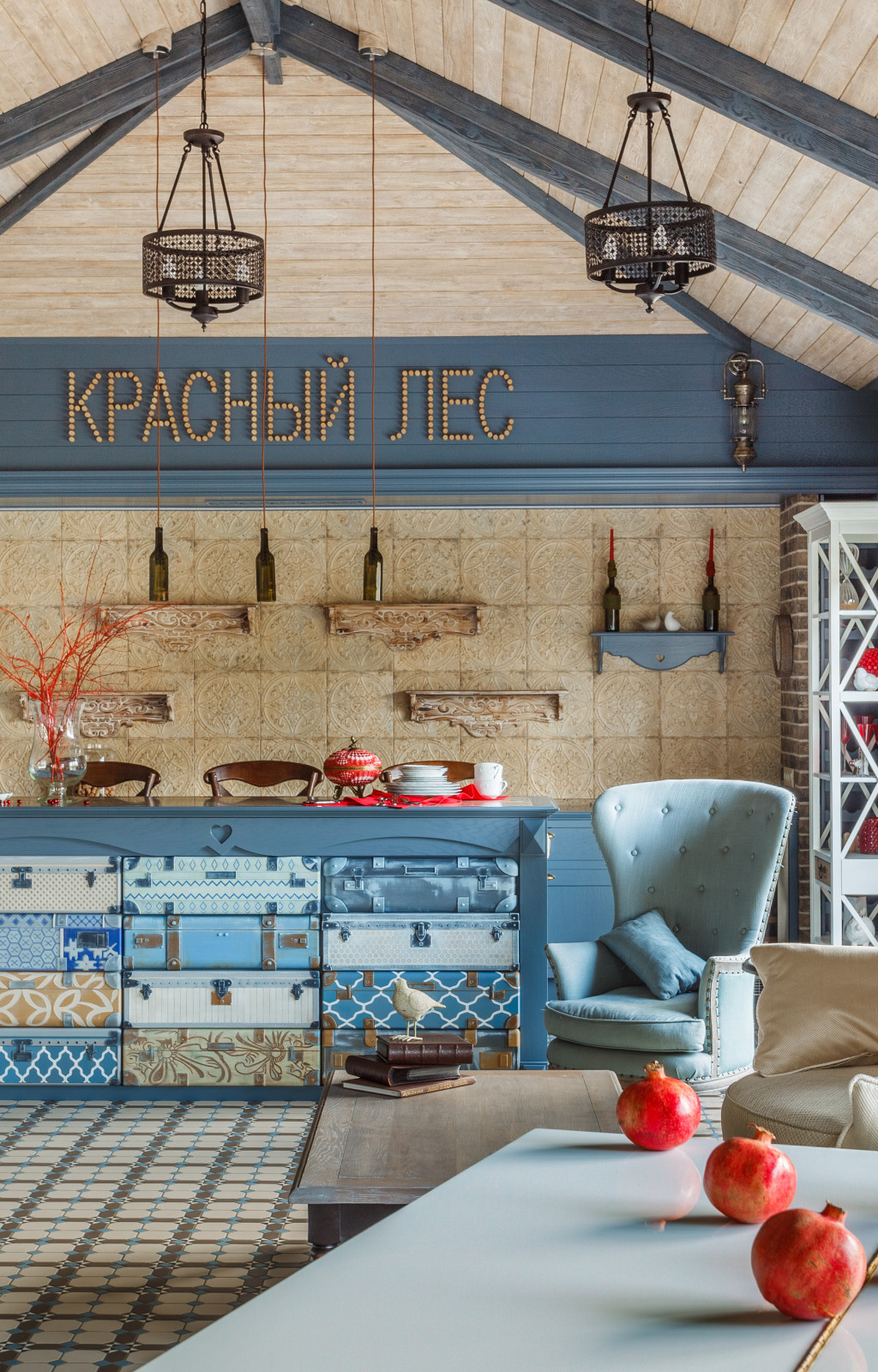 Караоке гостиная в большой частной усадьбе.