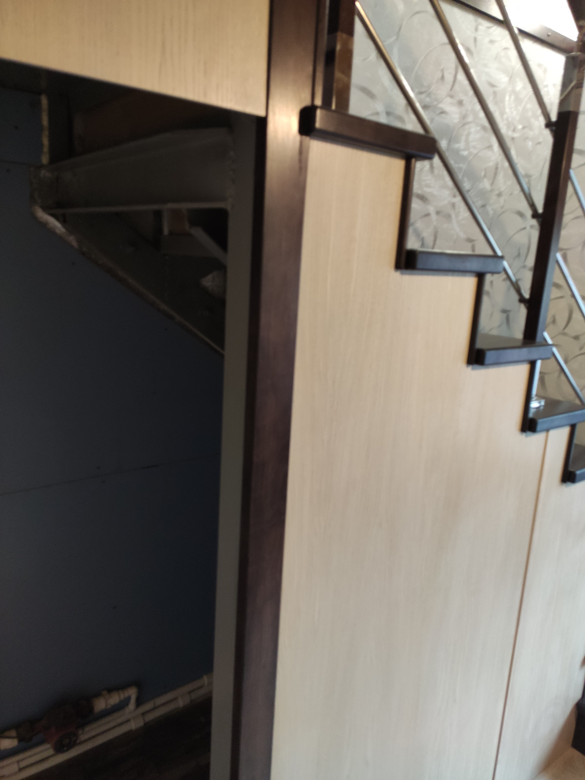 Обшивка металлического каркаса дубом, Графское