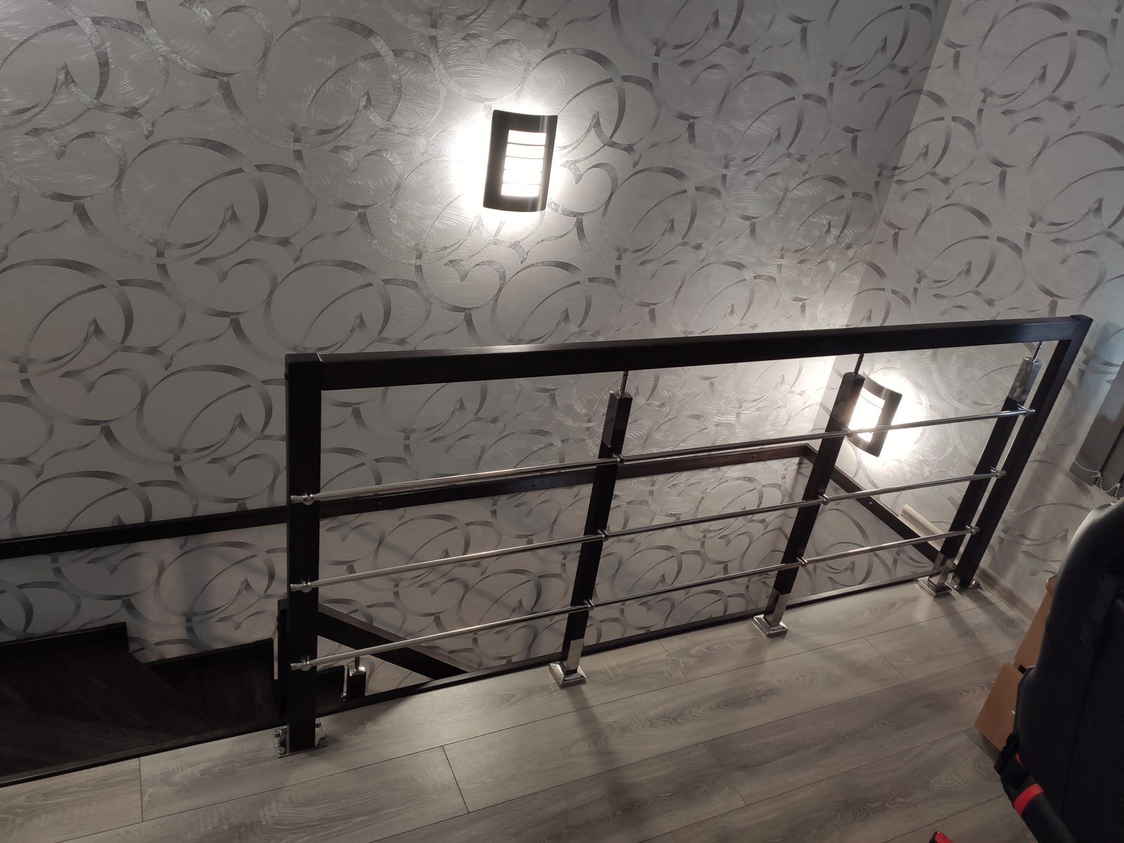 Обшивка металлического каркаса дубом, Графское