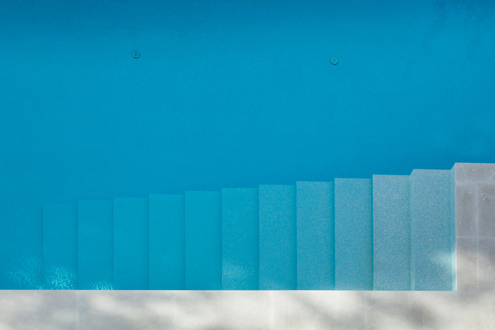 Открытый бассейн infinity в REEF RESIDENCE.