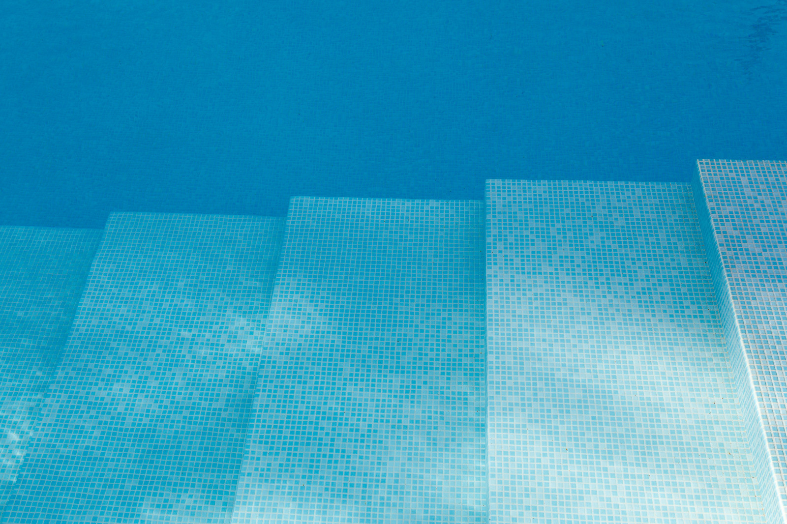 Открытый бассейн infinity в REEF RESIDENCE.