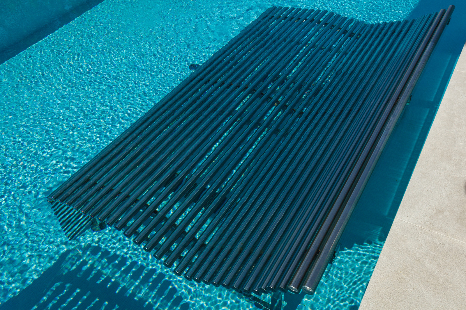 Открытый бассейн infinity в REEF RESIDENCE.