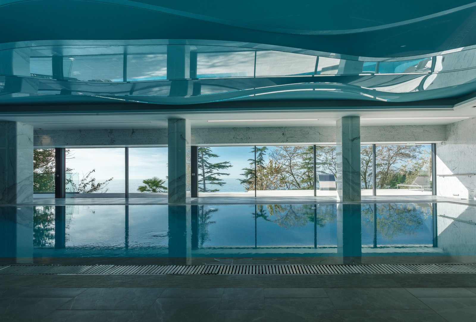Закрытый бассейн  в REEF RESIDENCE.