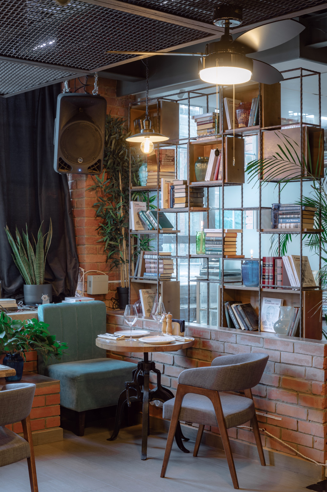 PLATOV PUB